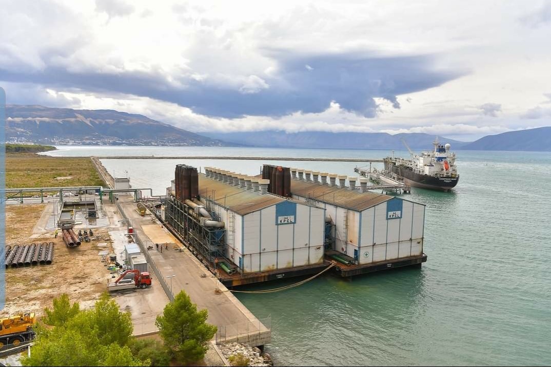 Anijet TEC ne Vlore do vihen ne pune, KESH prokuron largimin e mbetjeve te naftes